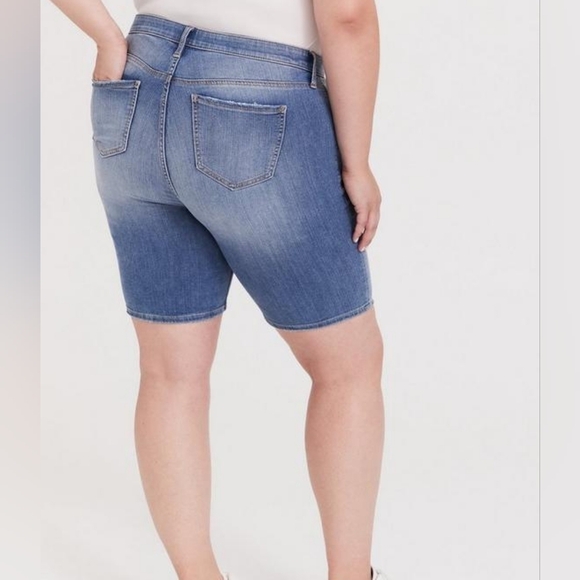 Torrid Sky High Skinny Premium Stretch Short - Picture 2 of 10